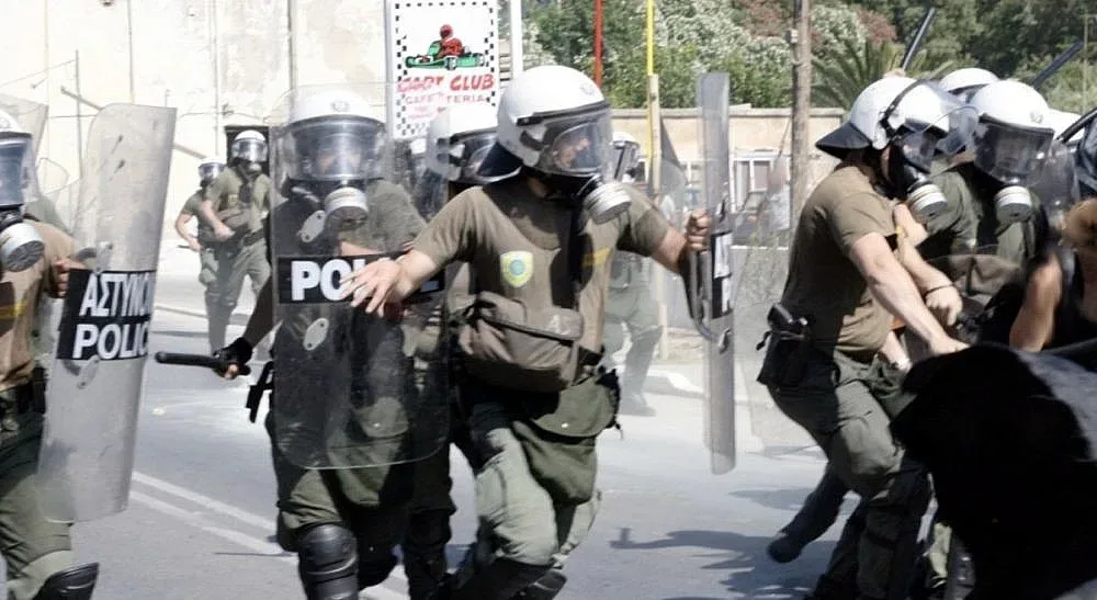 Бунт и бой по полицията в Гърция