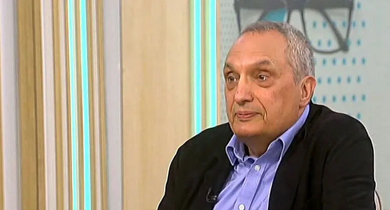 Костов плаши Ханке със съд