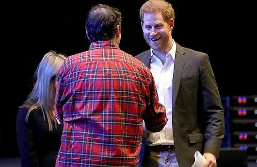 Хари се върна на Острова