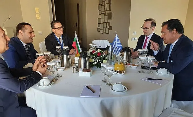 Караниколов: Малки и средни гръцки фирми са у нас