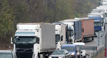 Камионите ни за Италия буксуват