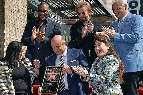 Д-р Фил получи звезда на алеята на славата
