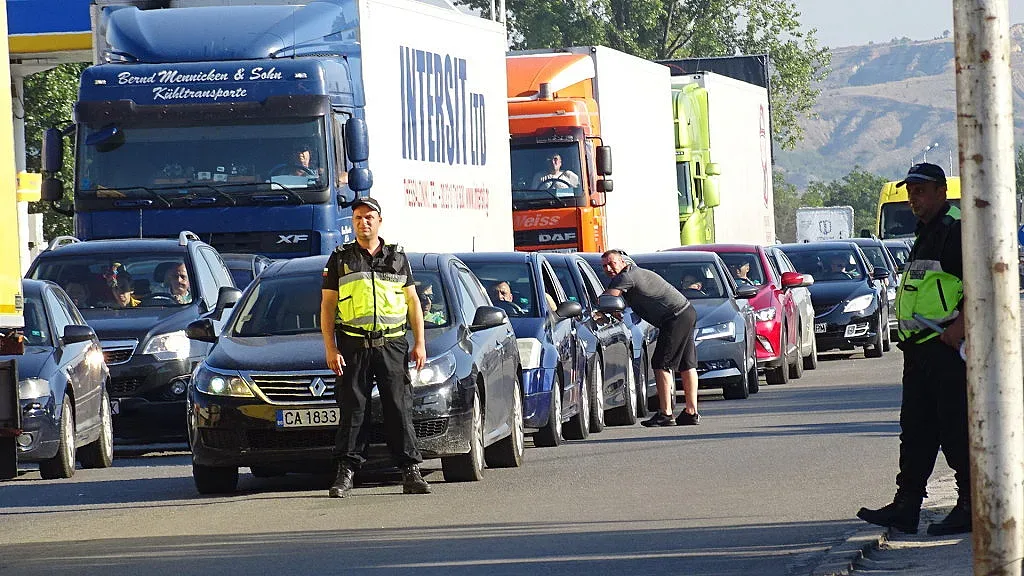 Дупница обяви: 10 000 наши са в Италия за коли