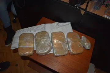 Дъщерята на цар Киро се разхожда с 2 кг хероин