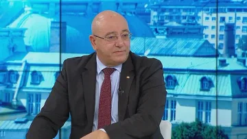 Защо е горещ столът на екоминистър Димитров