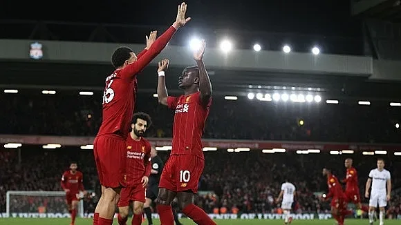 Драма не спря феноменалната серия на Ливърпул