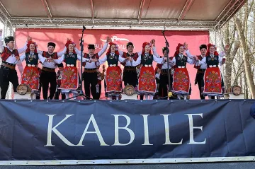 5000 л вино се разляха на празник в Ямбол