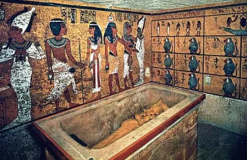 Попаднаха на следи от тайната гробница на Нефертити