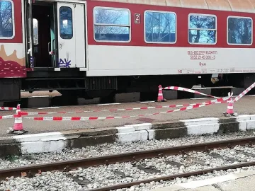 16-годишна скочи пред влак