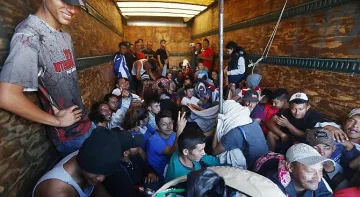 43 бежанци от Бангладеш открити в камион в С. Македония