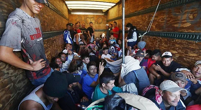 43 бежанци от Бангладеш открити в камион в С. Македония