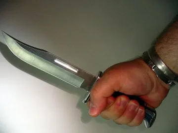 Наръган тийнейджър след спор в Благоевград