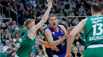 Олимпиакос бие, Везенков е №1 по точки