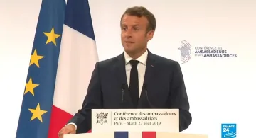 Макрон удря тесла на вносните имами