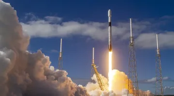 SpaceX извежда туристи в космоса до 2 г.