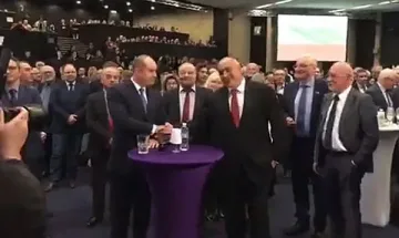Борисов и Радев си стиснаха ръцете