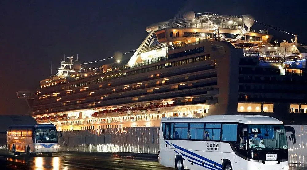 Още 99 заразени на призрачния круизен кораб