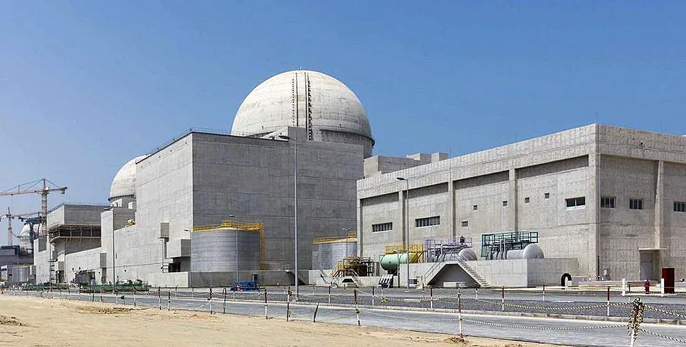 ОАЕ пускат първата арабска АЕЦ