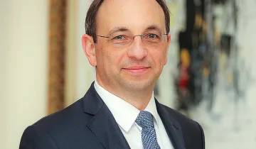 Ники Василев: Който не иска еврозоната, е късоглед