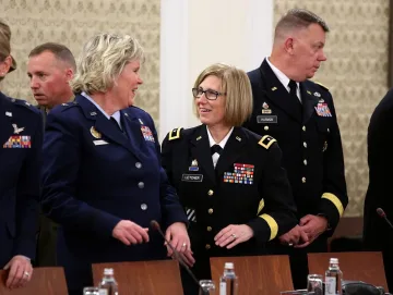 Американски генерали се настаниха в Народното събрание