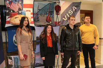Херо Мустафа раздаде визи на студенти