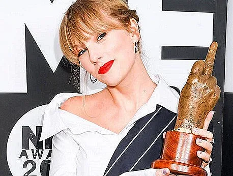 Нова награда за Тейлър Суифт