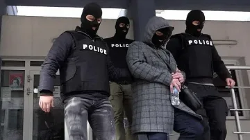 Столичните полицаи задържани за отмъкнат тото фиш