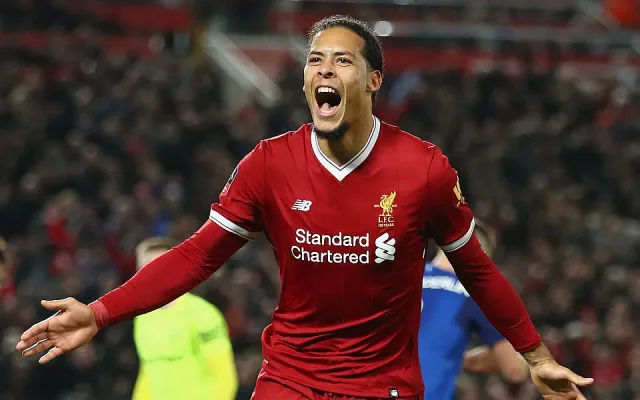 Ван Дайк нападна здраво легенда на Манчестър Юнайтед