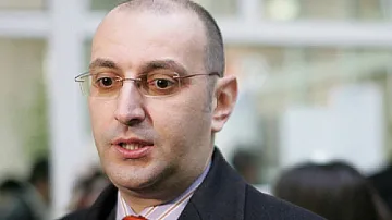 Дипломат: Посолството да се задейства за Божков