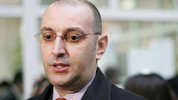 Дипломат: Посолството да се задейства за Божков