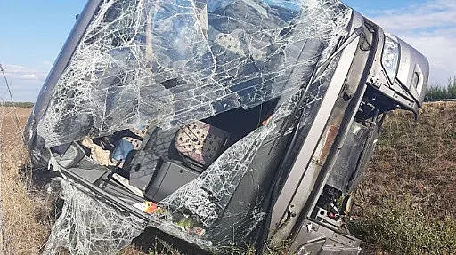 Автобус със 70 деца се преобърна в Чехия