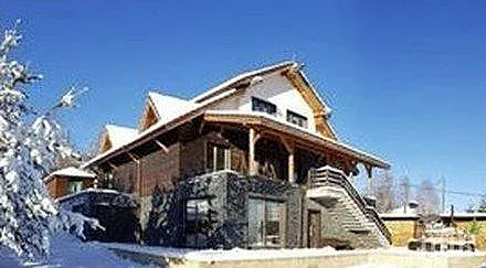 В хижа „Академик“ са блокирани двама възрастни и малко дете