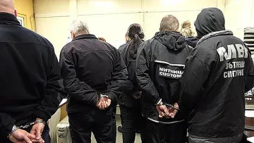 Митничар № 1 на "Калотина" прибирал по Е45 000 на месец