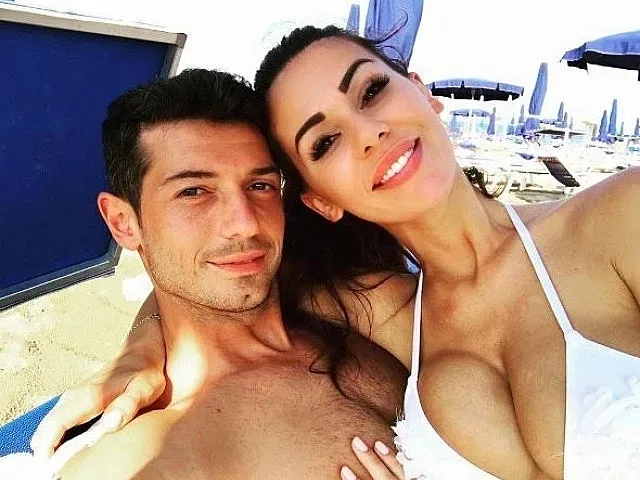 Футболна съпруга: Играчите са хомосексуалисти!