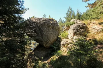 Виждали ли сте обесен камък. Ето къде е чудото