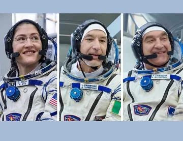 Трима астронавти се върнаха на Земята
