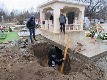 Взрив в гробницата на ромски барон