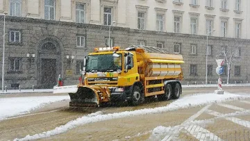 128 снегорина чистиха столицата тази нощ