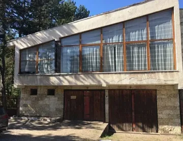Продават легендарна почивна база. На цената на гарсониера