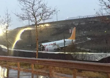 Самолет стана на кайма при кацане