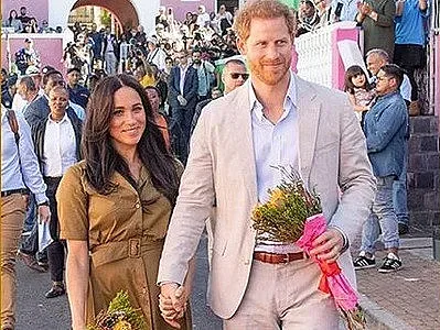 Продават рокля на Меган за 290 лири