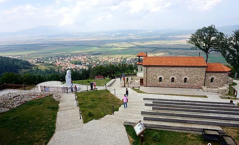 Белчин лекува с вълшебна минерална вода