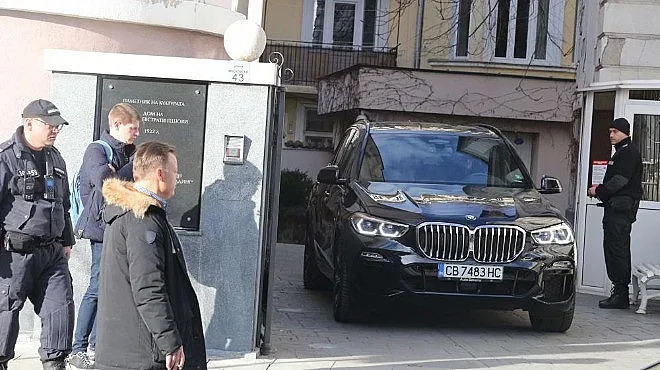 МВР изкара джиповете на Божков