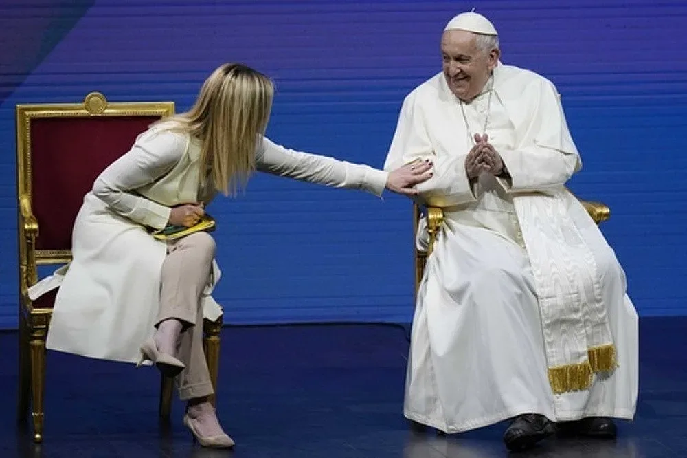 Мелони с трогателна изповед за папа Франциск