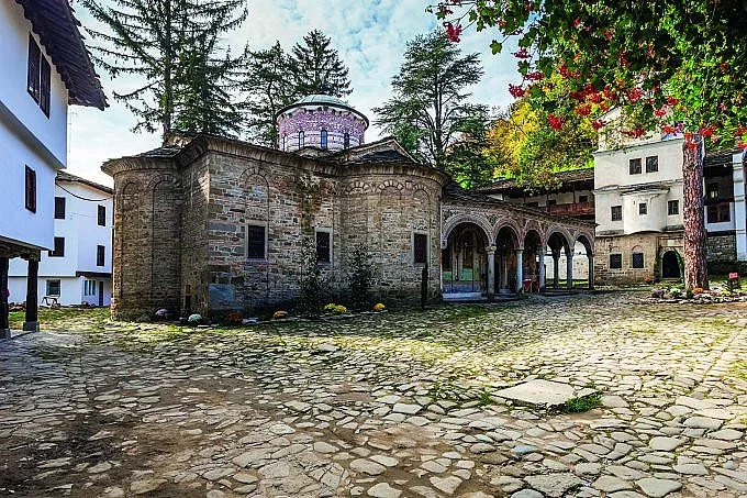 Молебен за дъжд отслужват в Троянския манастир