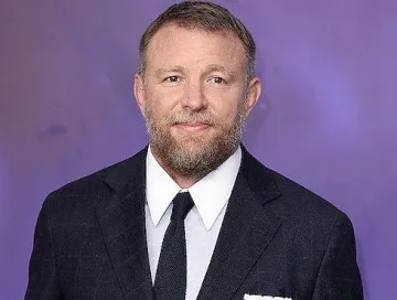 Гай Ричи се върна на бял кон