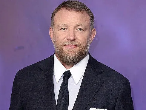 Гай Ричи се върна на бял кон