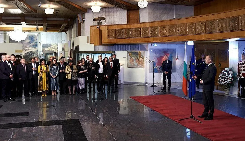 Президентът пред дипломати: Диалогът да бъде водещ