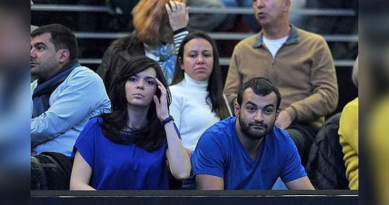 Синът на Божков също е напуснал България?