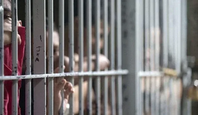 Глобиха Франция за препълнени затвори